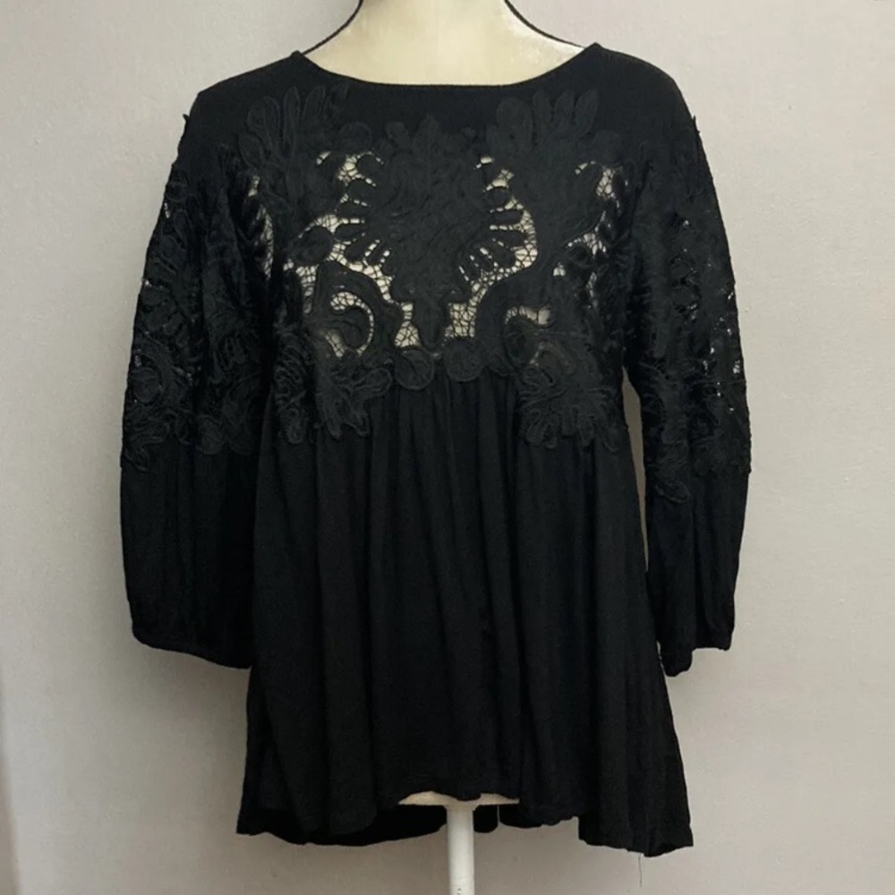 10-6 Deletta black top blouse applique lace Small